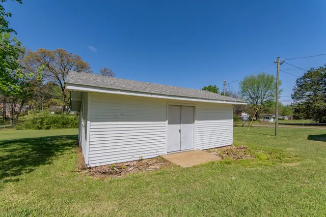 $369,000 | 370 Bowen Drive, Savannah, TN 38372