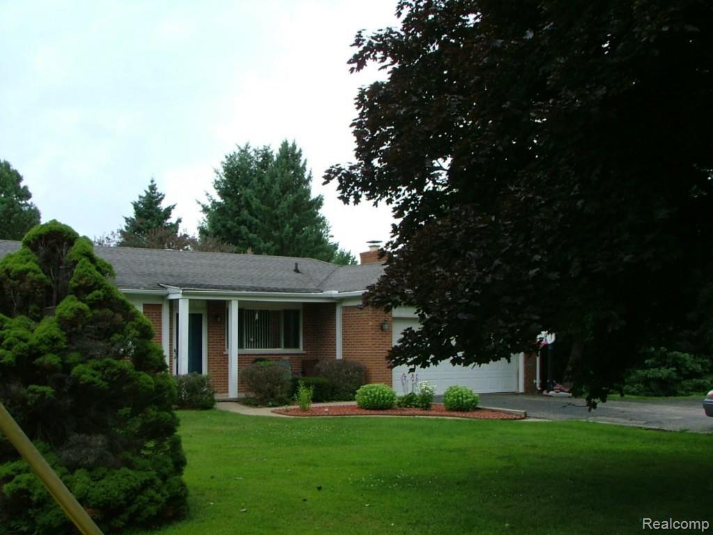 6328 Rickett Road Brighton, MI 48116 - Photo 2 of 26 DSCF4253.jpg