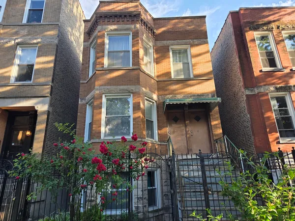 $799,990 | 2507 West Walton Street, Chicago, IL 60622