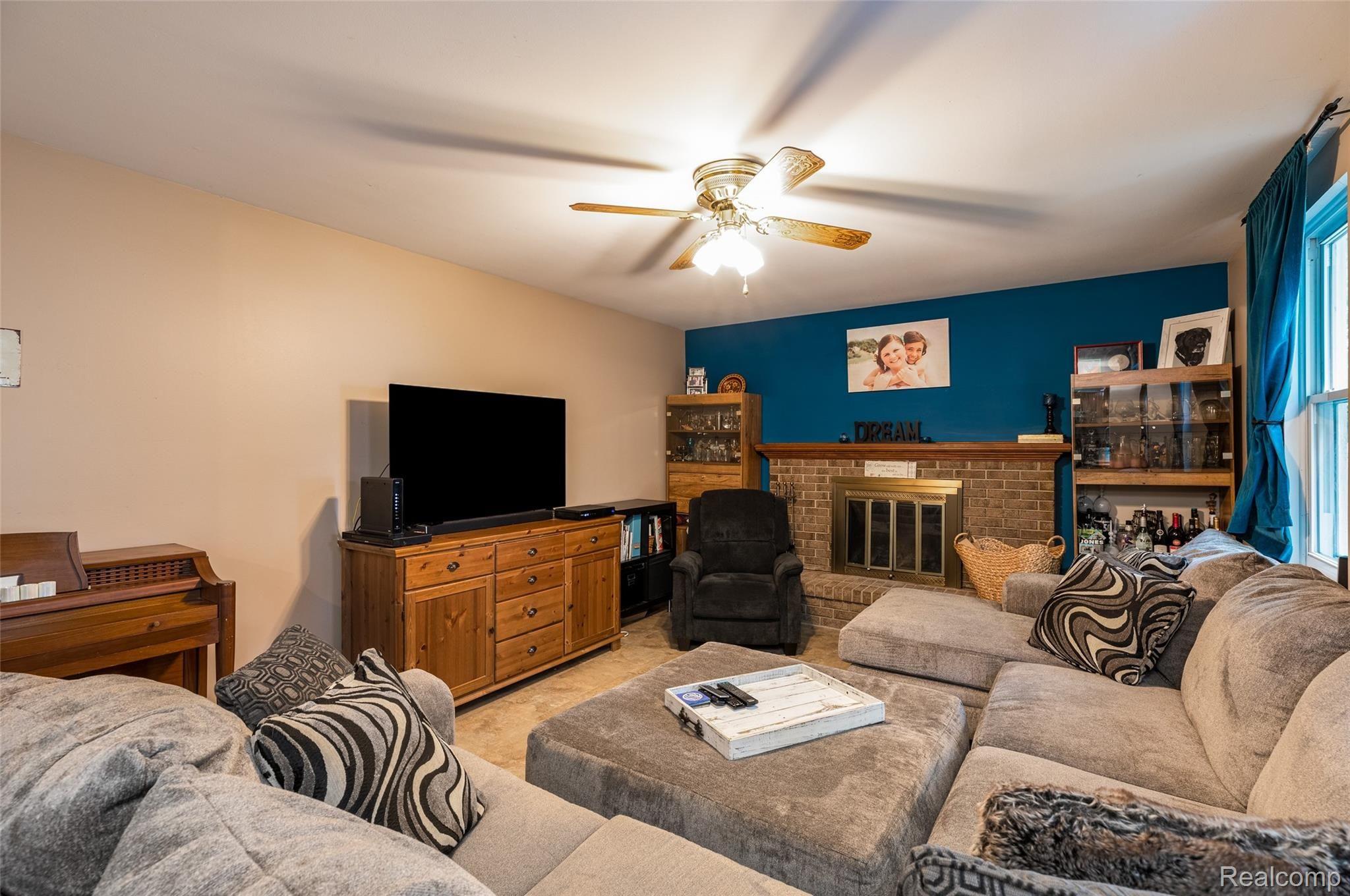 1828 Morton Taylor Road Canton, MI 48187 - Photo 10 of 22 19.Living
