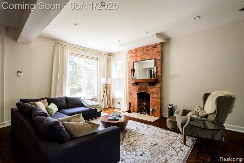 227 Melbourne Street Detroit, MI 48202 - Photo 4 of 50