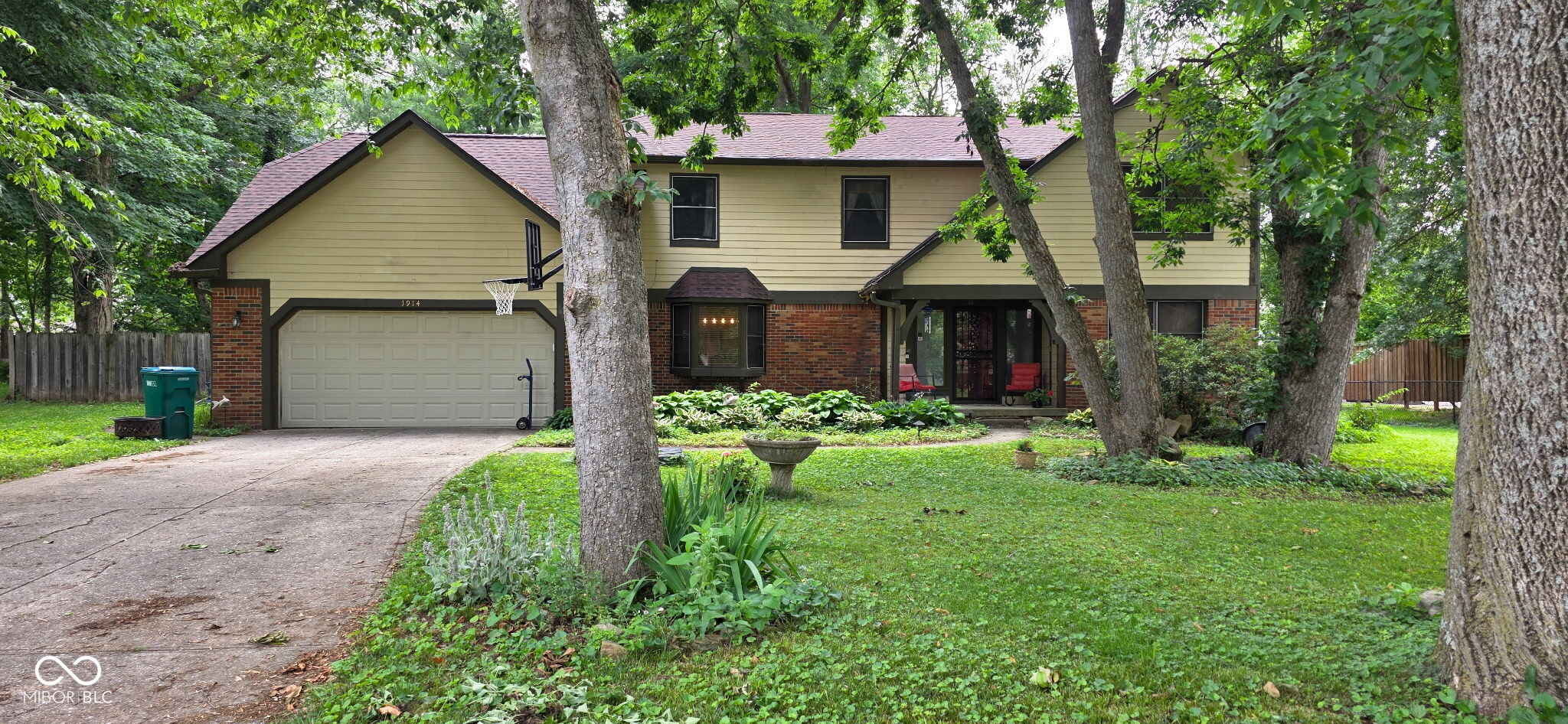 1914 South Hunters Ridge Lane Greenwood, IN 46143 - Photo 2 of 63