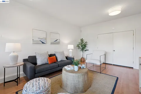 $895,000 | 6 Invincible Court, Unit F40, Alameda, CA 94501