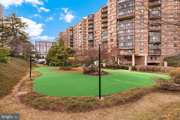 a view of a tennis court