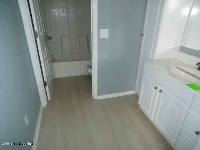 2452 Lebanon Road Bagdad, KY 40003 - Photo 16 of 21 master bath