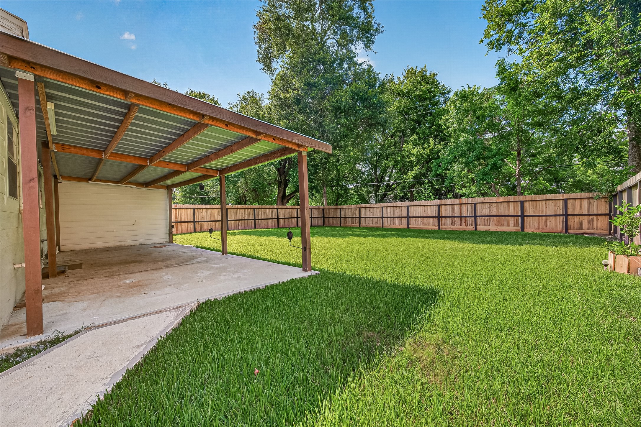 214 East Foley Street Alvin, TX 77511 - Photo 13 of 14