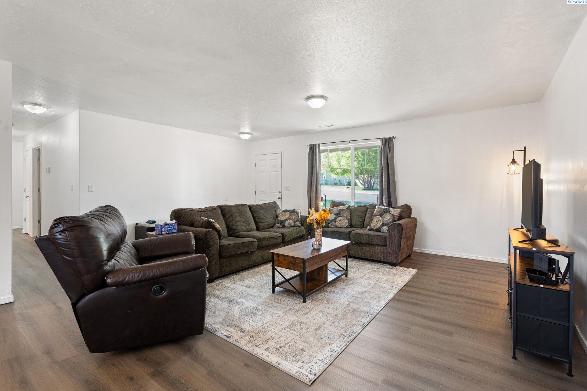 610 Botaka Loop Benton City, WA 99320 - Photo 4 of 25 Gallery Image 4