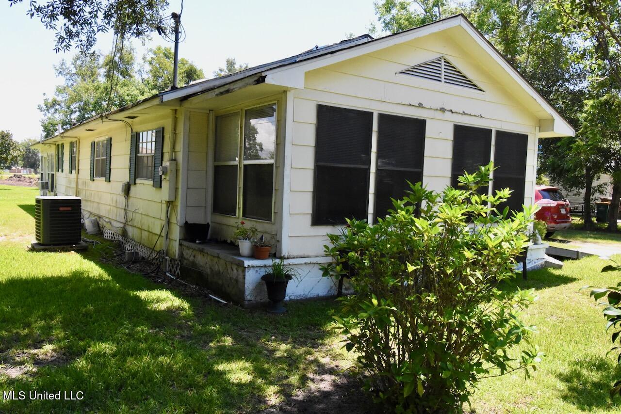 432 Klondyke Road Long Beach, MS 39560 - Photo 2 of 27 DSC_4682