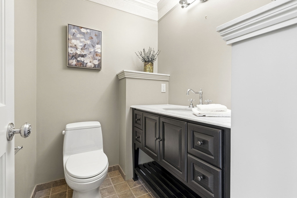 3 Russell Road Lynnfield, MA 01940 - Photo 16 of 40