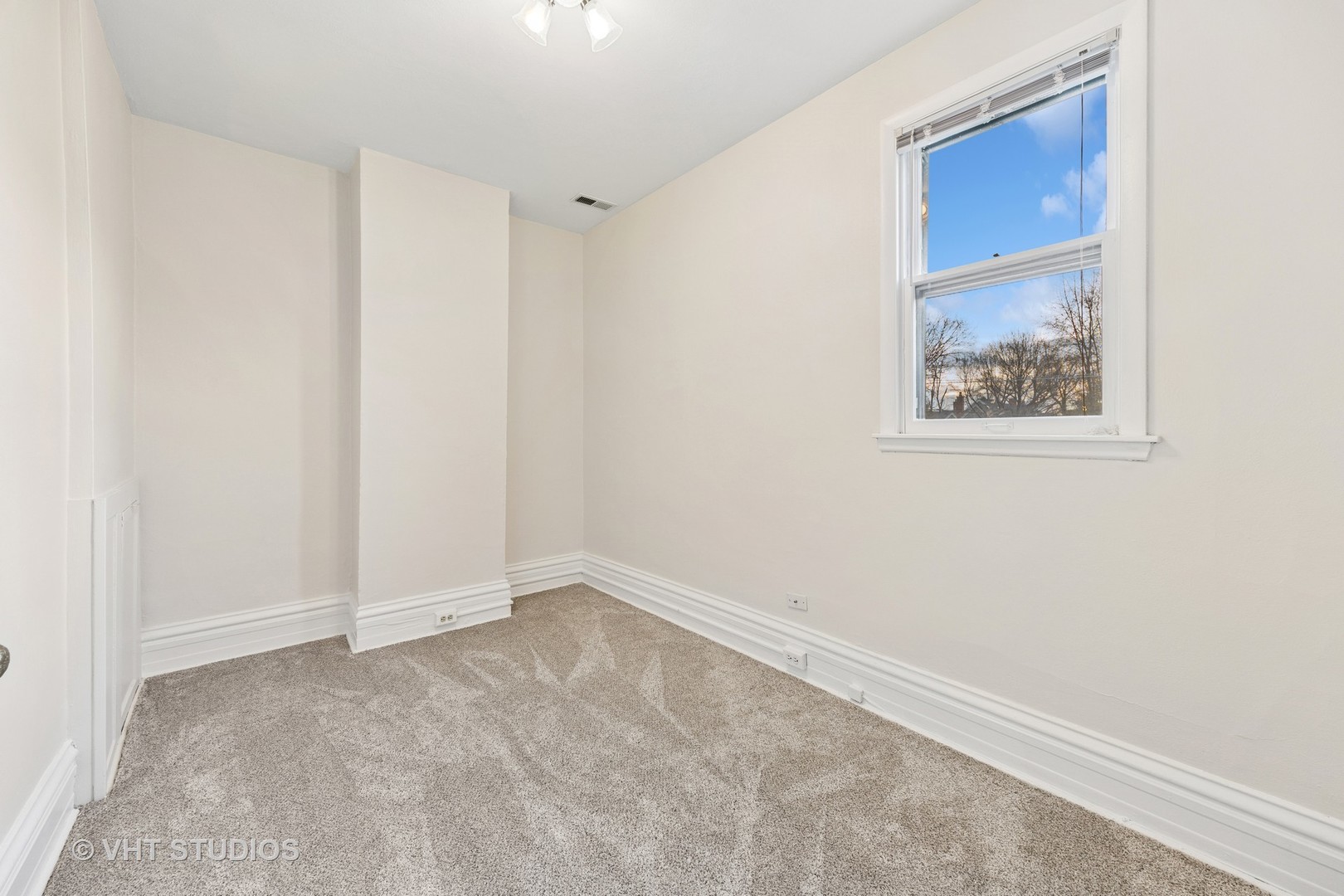 309 Wesley Avenue Oak Park, IL 60302 - Photo 36 of 56 an empty room with a hallway