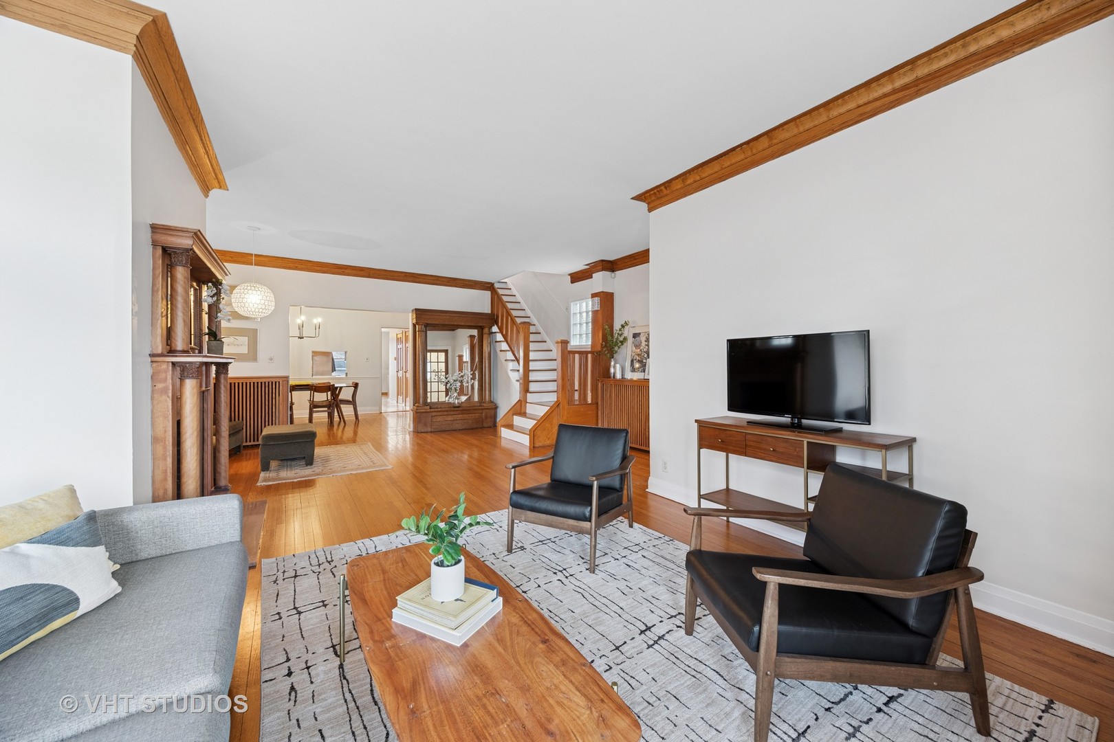 309 Wesley Avenue Oak Park, IL 60302 - Photo 6 of 56 a living room with furniture and a flat screen tv