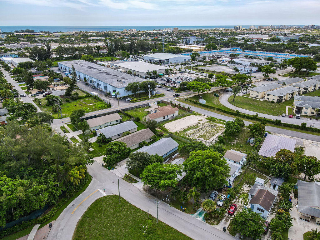 424 Southridge Road Delray Beach, FL 33444 - Photo 30 of 39 424SouthridgeRoadAerial(13)