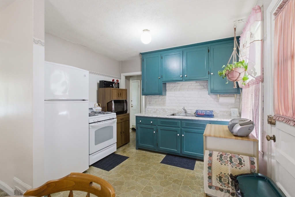 49 Valley Road Boston, MA 02124 - Photo 5 of 16