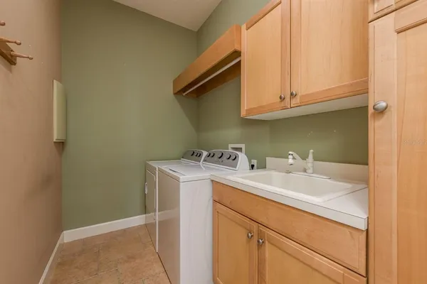 a view of a backyard with table and chairs potted plants
