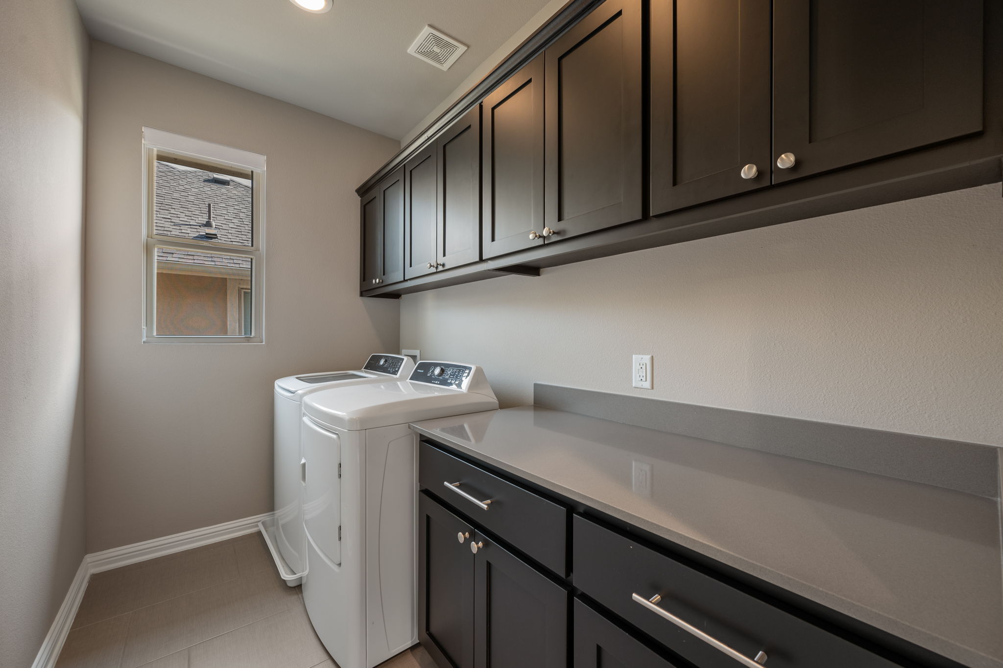 6814 East Riverside Drive, Unit 55 Austin, TX 78741 - Photo 28 of 31 Laundry area featuring cabinet space, washing machine and clothes dryer, recessed lighting, and light tile patterned floors