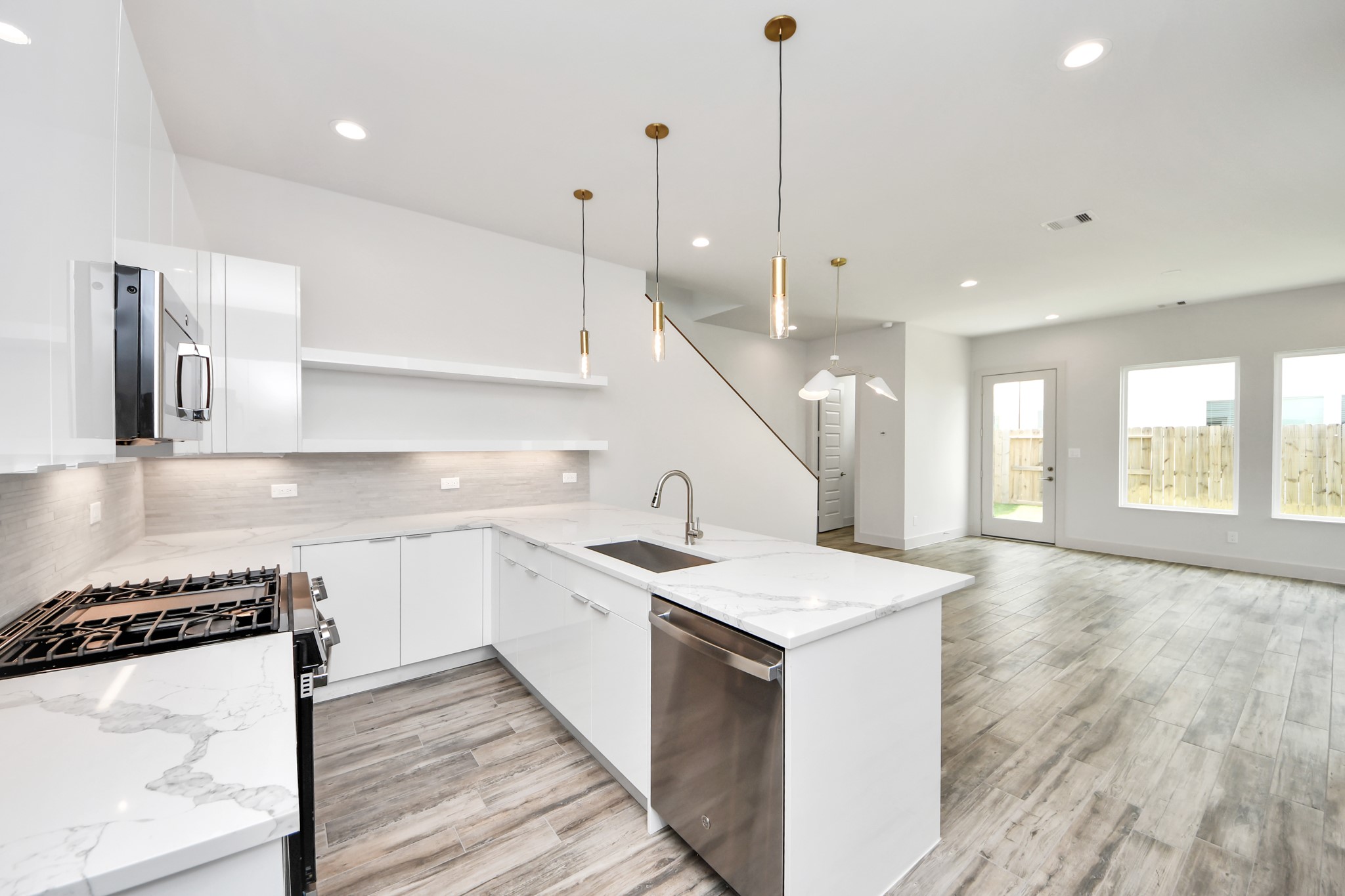 4011 Boho Lane Houston, TX 77045 - Photo 5 of 21 kitchen