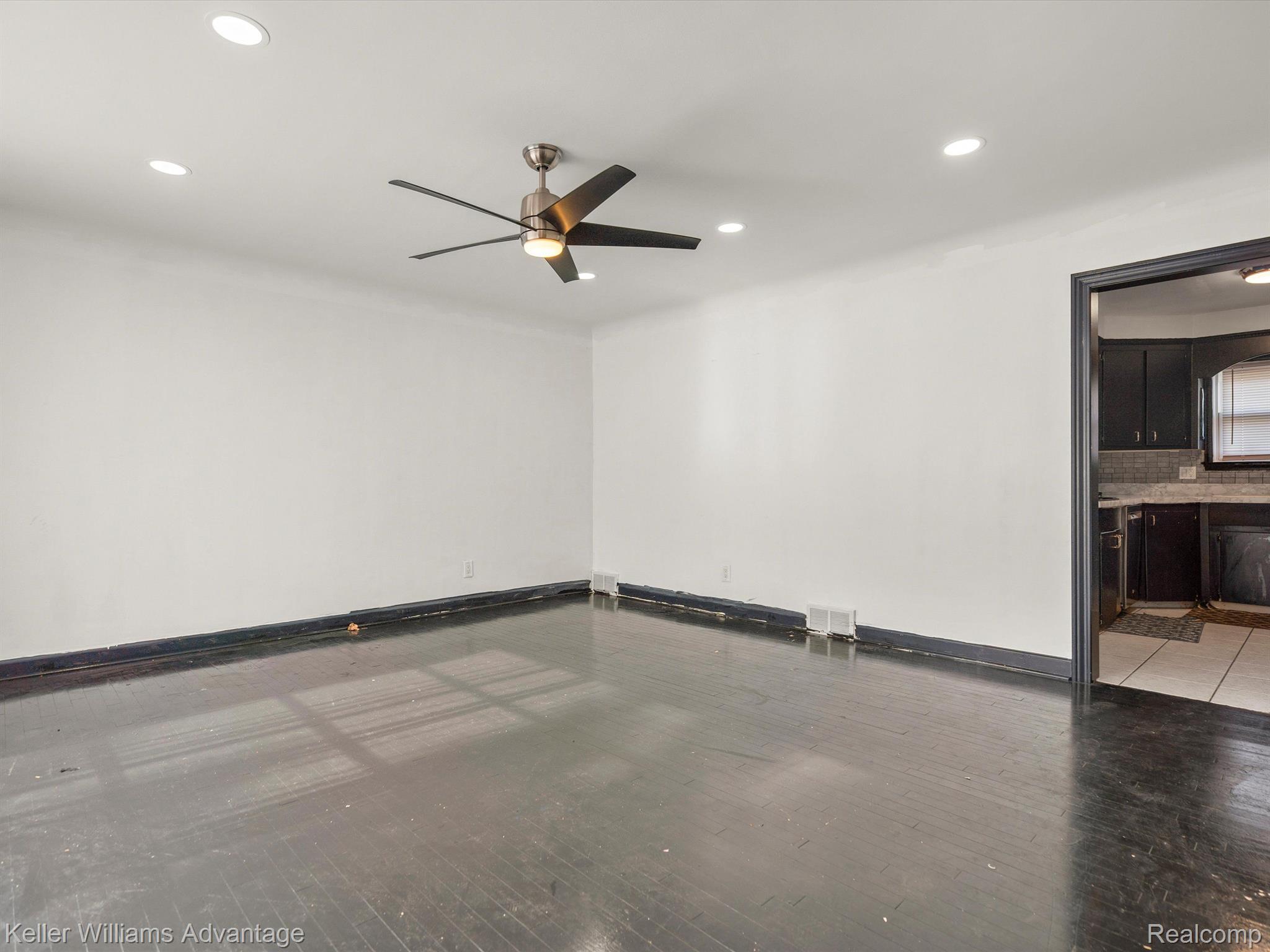 31217 Kelly Road Fraser, MI 48026 - Photo 8 of 25 living room