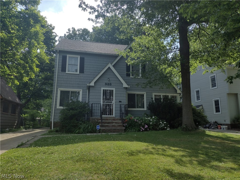 933 Woodview Road Cleveland, OH 44121 - Photo 1 of 34 Gallery Image 1