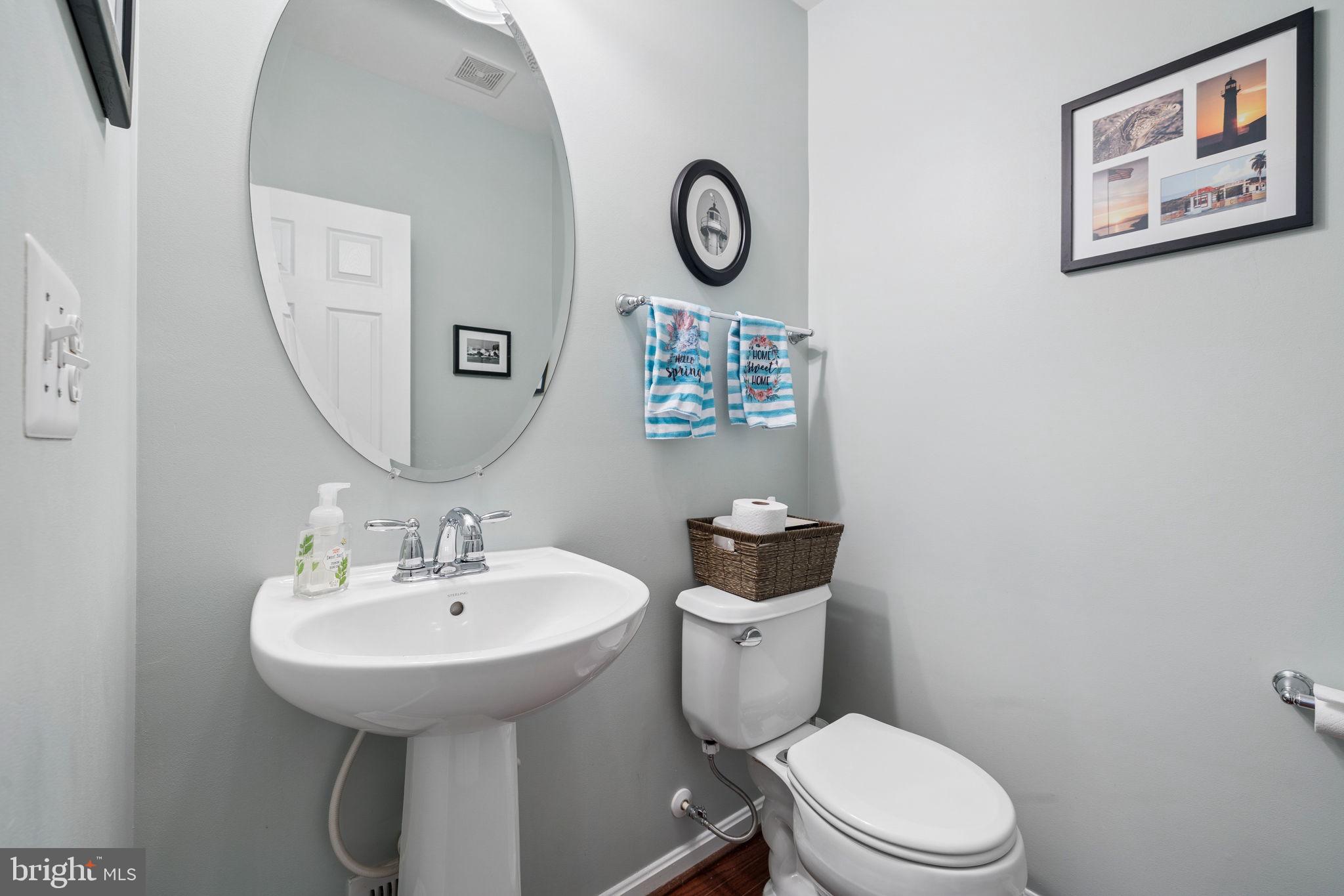 5413 Loggerhead Place Woodbridge, VA 22193 - Photo 20 of 48 Half Bathroom - Main Level