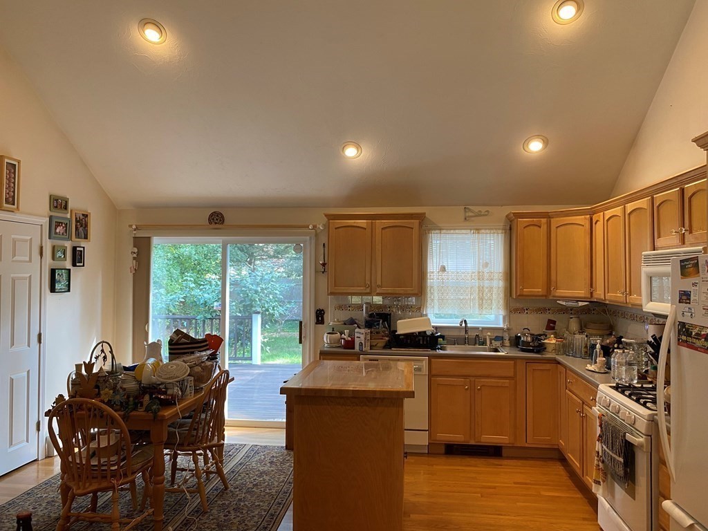 18 Mashpee Neck Road Mashpee, MA 02649 - Photo 6 of 16 Gallery Image 6