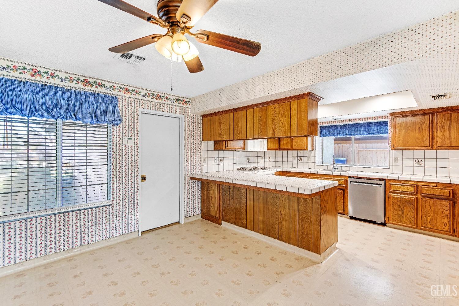 Undisclosed Address Bakersfield, CA 93307 - Photo 15 of 32