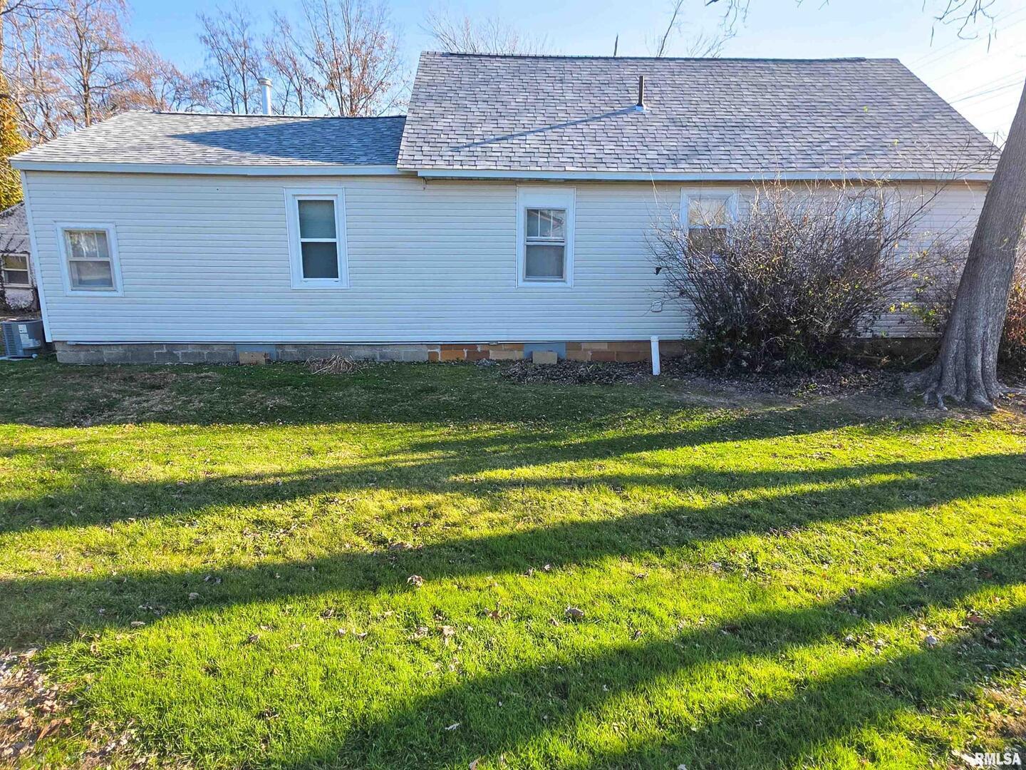 7847 Old Highway 50 Flora, IL 62839 - Photo 9 of 56