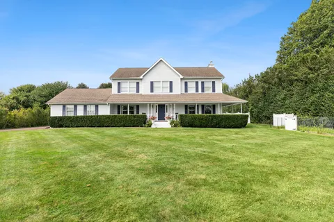 Undisclosed Address, Water Mill, NY 11976