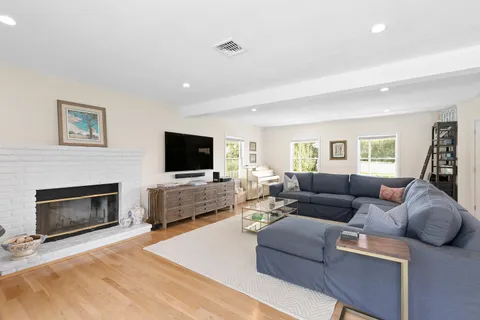 Undisclosed Address, Water Mill, NY 11976