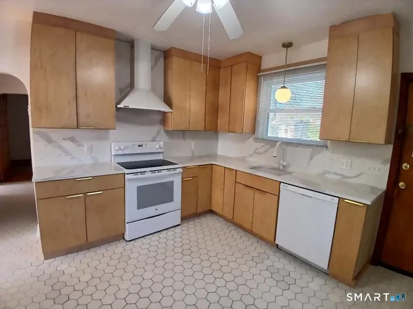 $1,650 | 16 Church Street, Unit 1, East Haven, CT 06512