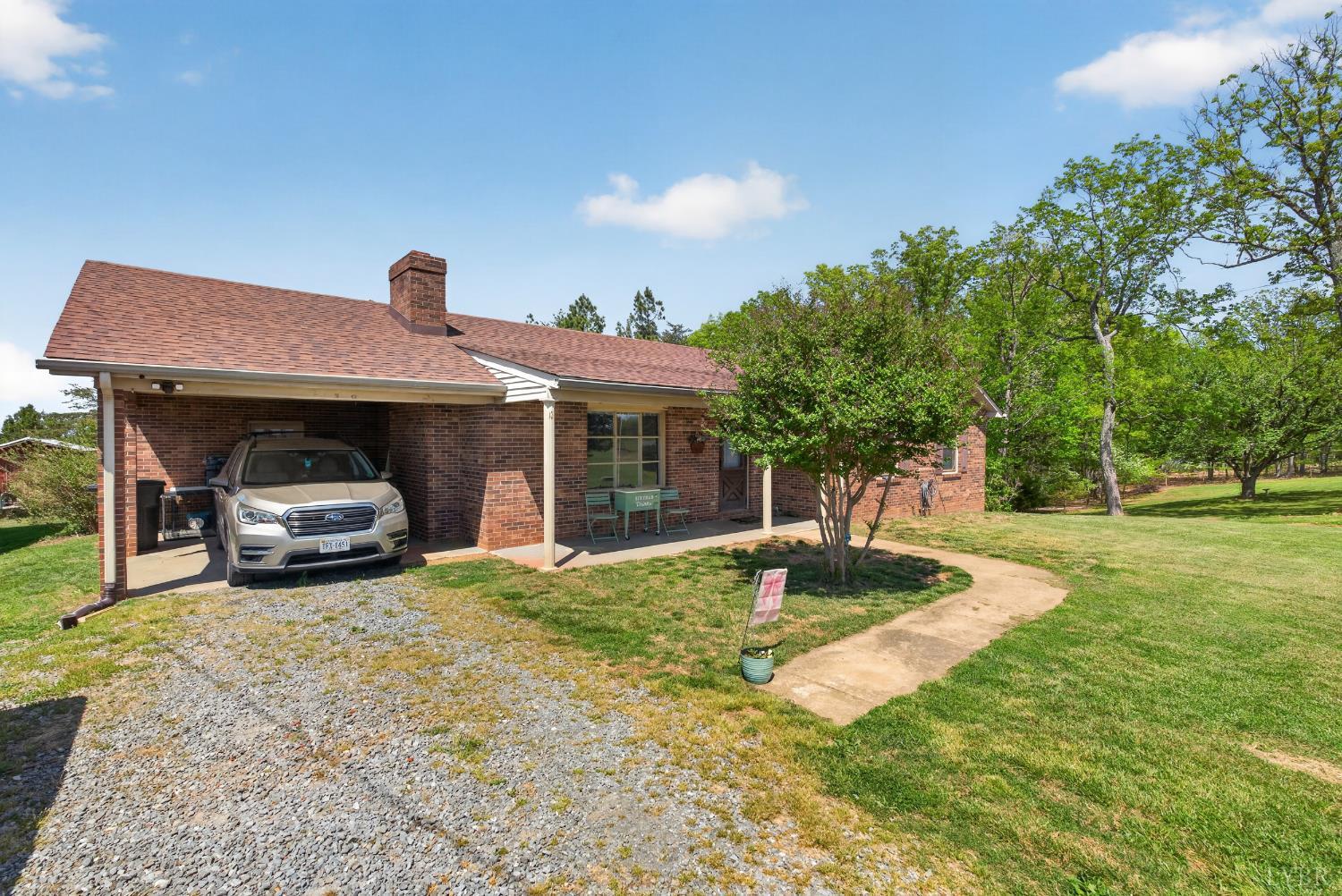 5225 Blue Ridge Drive Gretna, VA 24557 - Photo 3 of 28