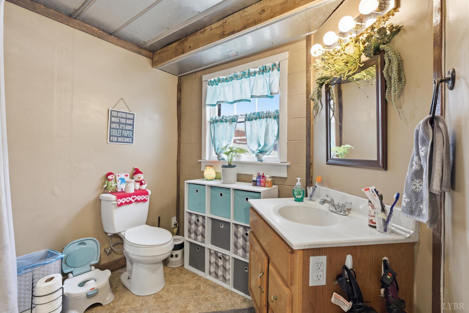 5225 Blue Ridge Drive Gretna, VA 24557 - Photo 7 of 27