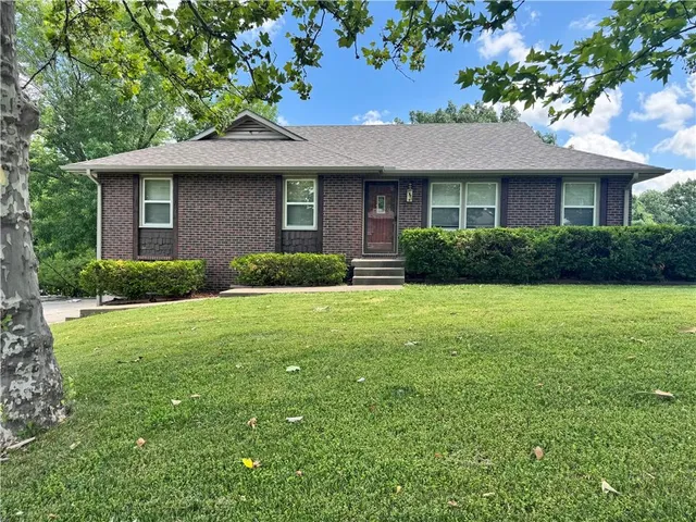 $275,000 | 1421 Grandview Drive, Warrensburg, MO 64093
