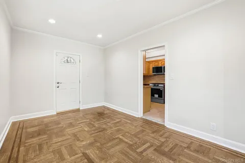 $999,998 | 2015 Tenbroeck Avenue | Pelham Parkway