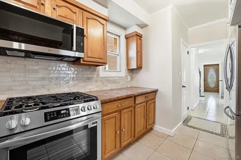 $999,998 | 2015 Tenbroeck Avenue | Pelham Parkway