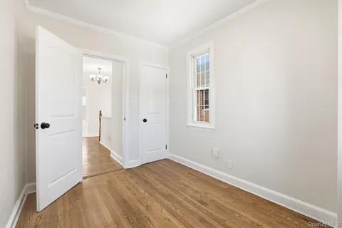 $999,998 | 2015 Tenbroeck Avenue | Pelham Parkway