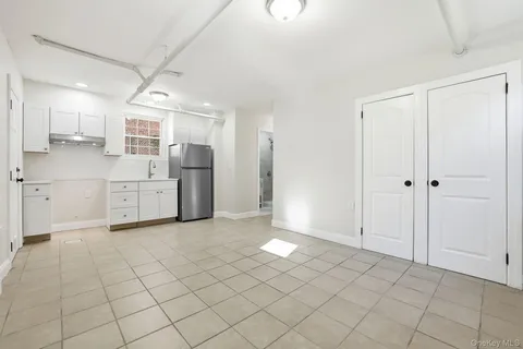 $999,998 | 2015 Tenbroeck Avenue | Pelham Parkway