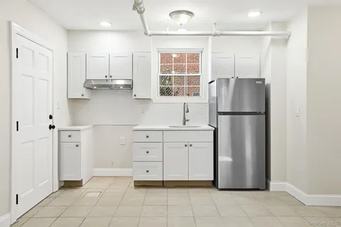 $999,998 | 2015 Tenbroeck Avenue | Pelham Parkway