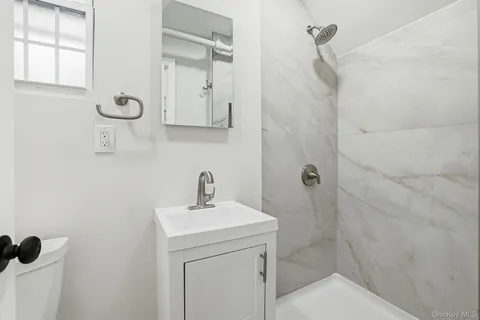 $999,998 | 2015 Tenbroeck Avenue | Pelham Parkway