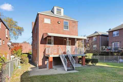 $999,998 | 2015 Tenbroeck Avenue | Pelham Parkway