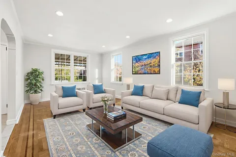 $999,998 | 2015 Tenbroeck Avenue | Pelham Parkway