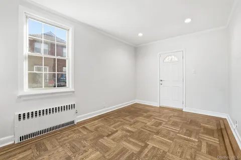 $999,998 | 2015 Tenbroeck Avenue | Pelham Parkway