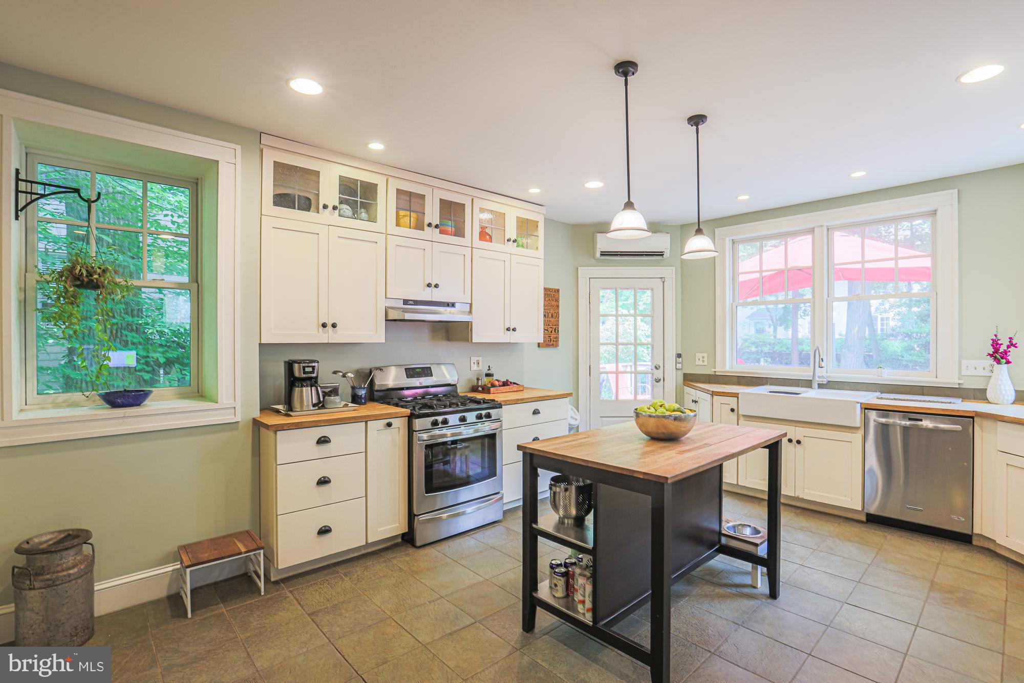 2304 Ken Oak Road Baltimore, MD 21209 - Photo 21 of 63 Huge Kitchen - updated with all the amenities!