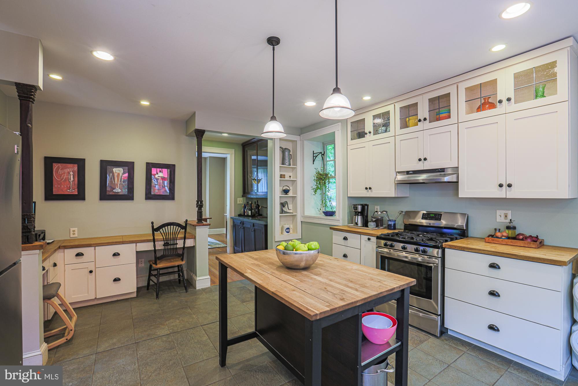 2304 Ken Oak Road Baltimore, MD 21209 - Photo 26 of 63 Plenty of room for family and friends to entertain