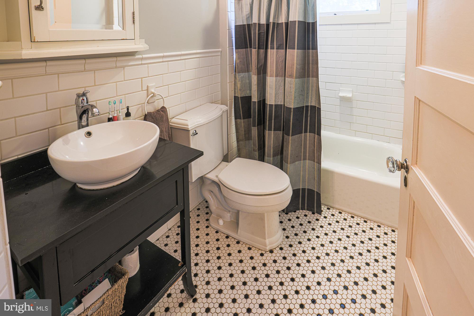 2304 Ken Oak Road Baltimore, MD 21209 - Photo 44 of 63 2nd floor full bathroom