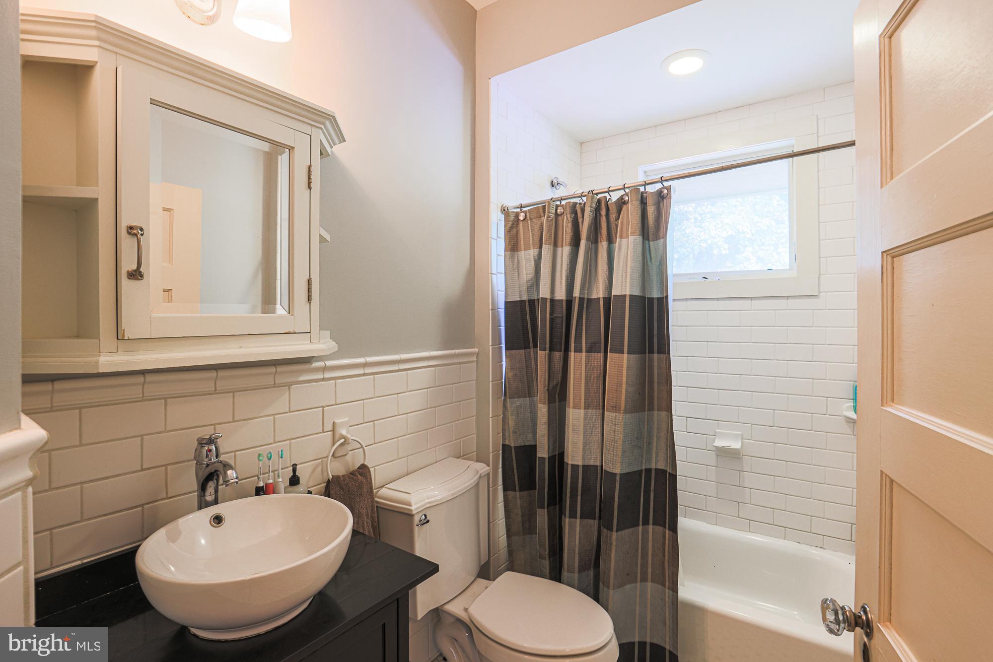2304 Ken Oak Road Baltimore, MD 21209 - Photo 45 of 63 2nd floor full bathroom