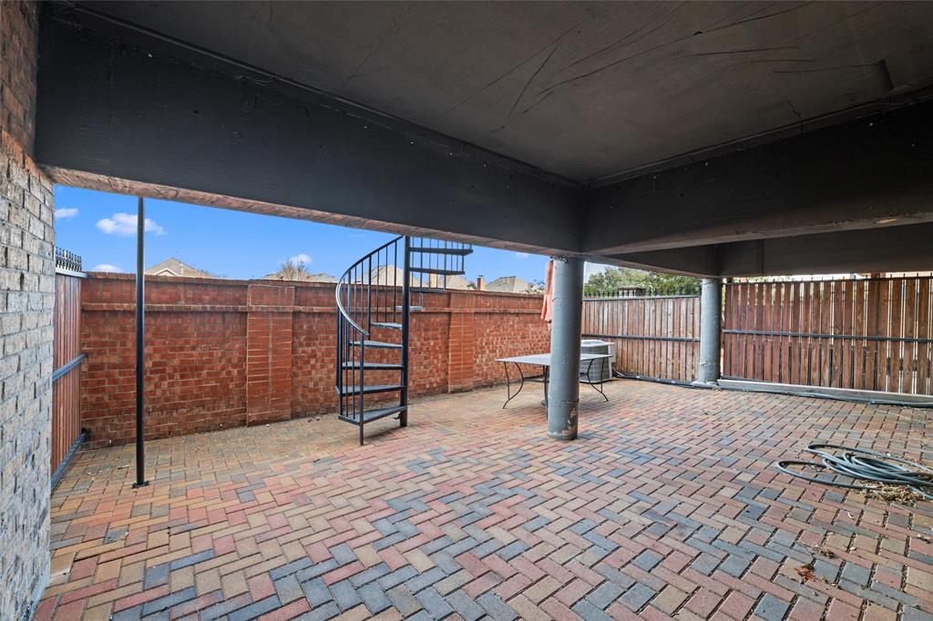 563 Rockingham Drive Irving, TX 75063 - Photo 12 of 35