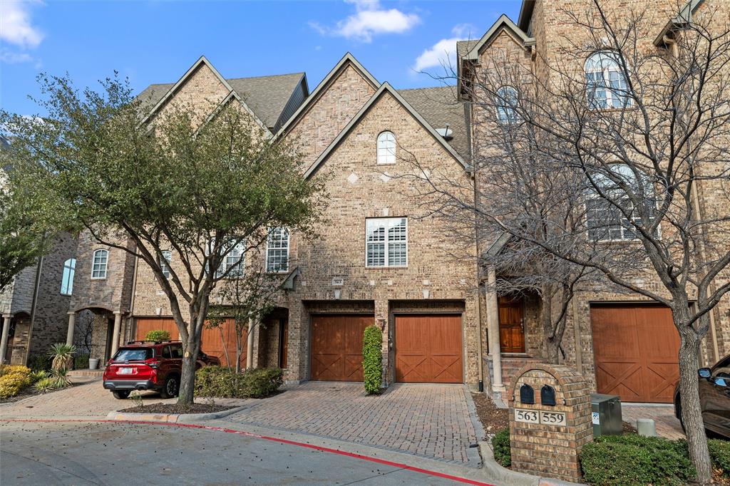 563 Rockingham Drive Irving, TX 75063 - Photo 2 of 35