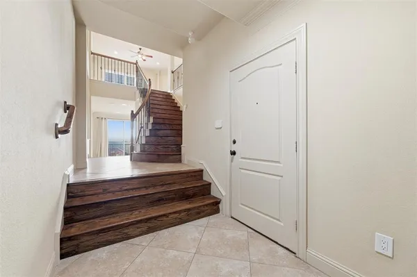 a view of entryway and hall