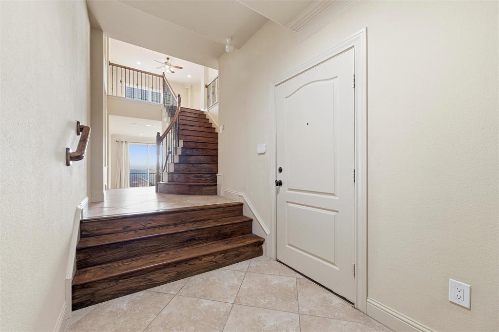 563 Rockingham Drive Irving, TX 75063 - Photo 4 of 35