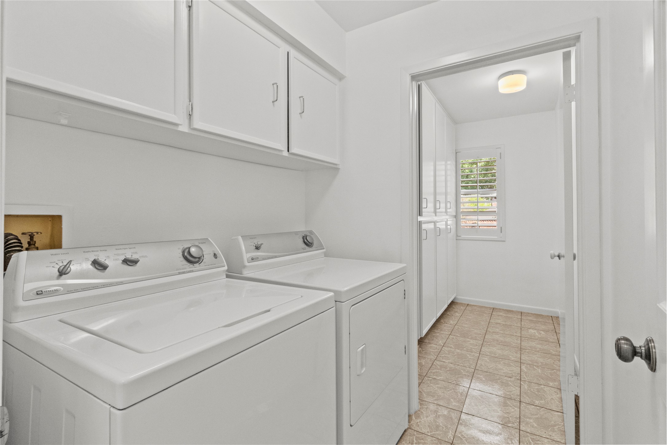 201 Vanderpool Lane, Unit 103 Houston, TX 77024 - Photo 26 of 28 a utility room with dryer and washer